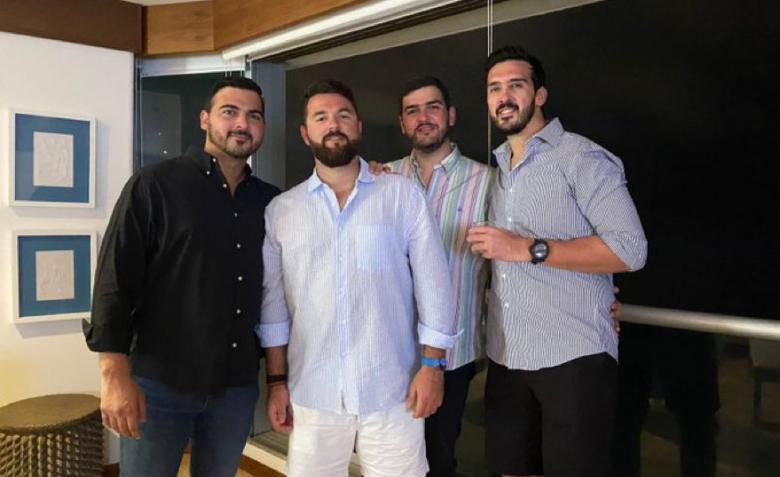 Aquiles Álvarez, alcalde de Guayaquil, y sus hermanos.