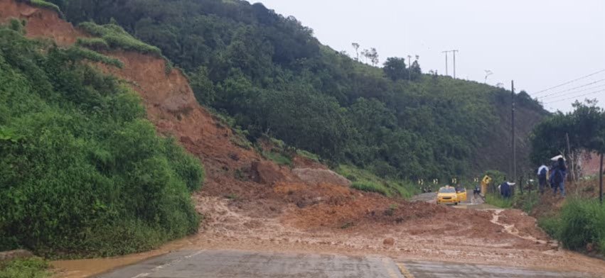Lluvias afectan a Loja: ríos desbordados y calles inundadas