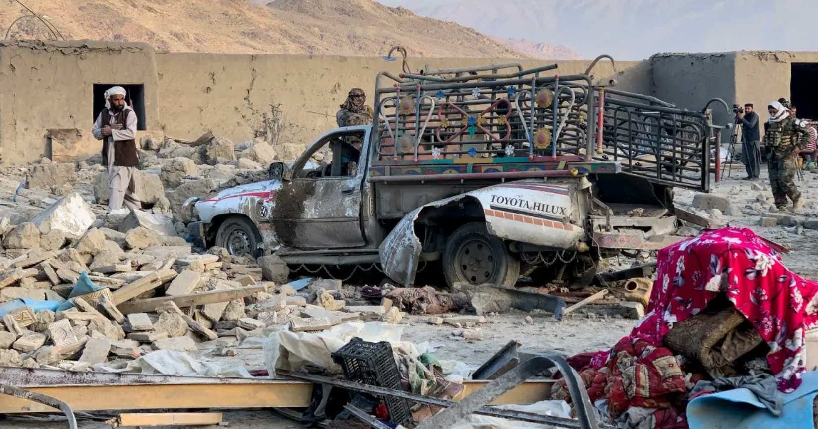 Las consecuencias de los ataques aéreos de Pakistán en Afganistán en medio de una creciente disputa fronteriza.