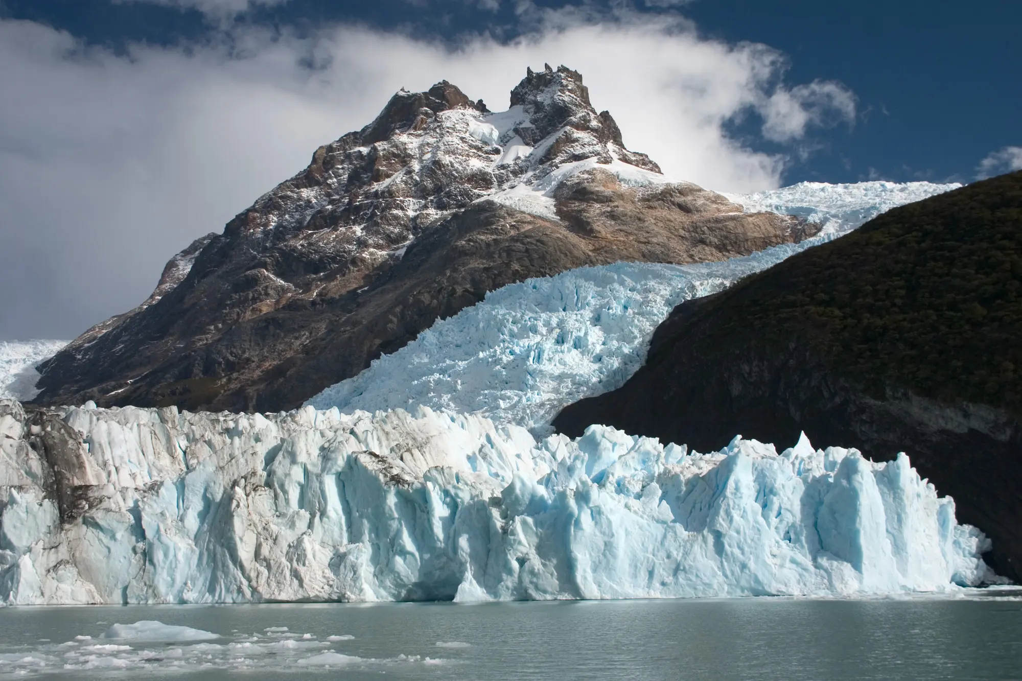 Los glaciares más visitados de América Latina: del Perito Moreno al Chimborazo, entre el turismo y la crisis climática